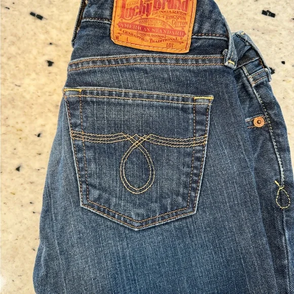 Size 0 lucky brand straight leg jeans - Picture 2 of 4